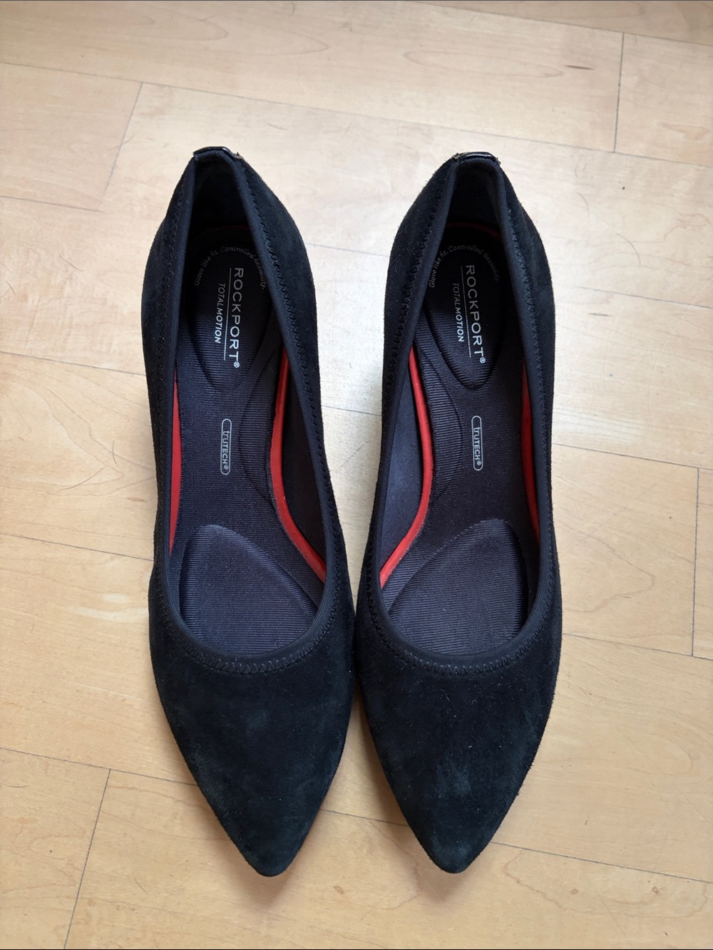 Rockport Black Pointed-Toe Suede kitten heel